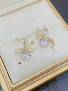 水鑽和蝴蝶結裝飾耳墜