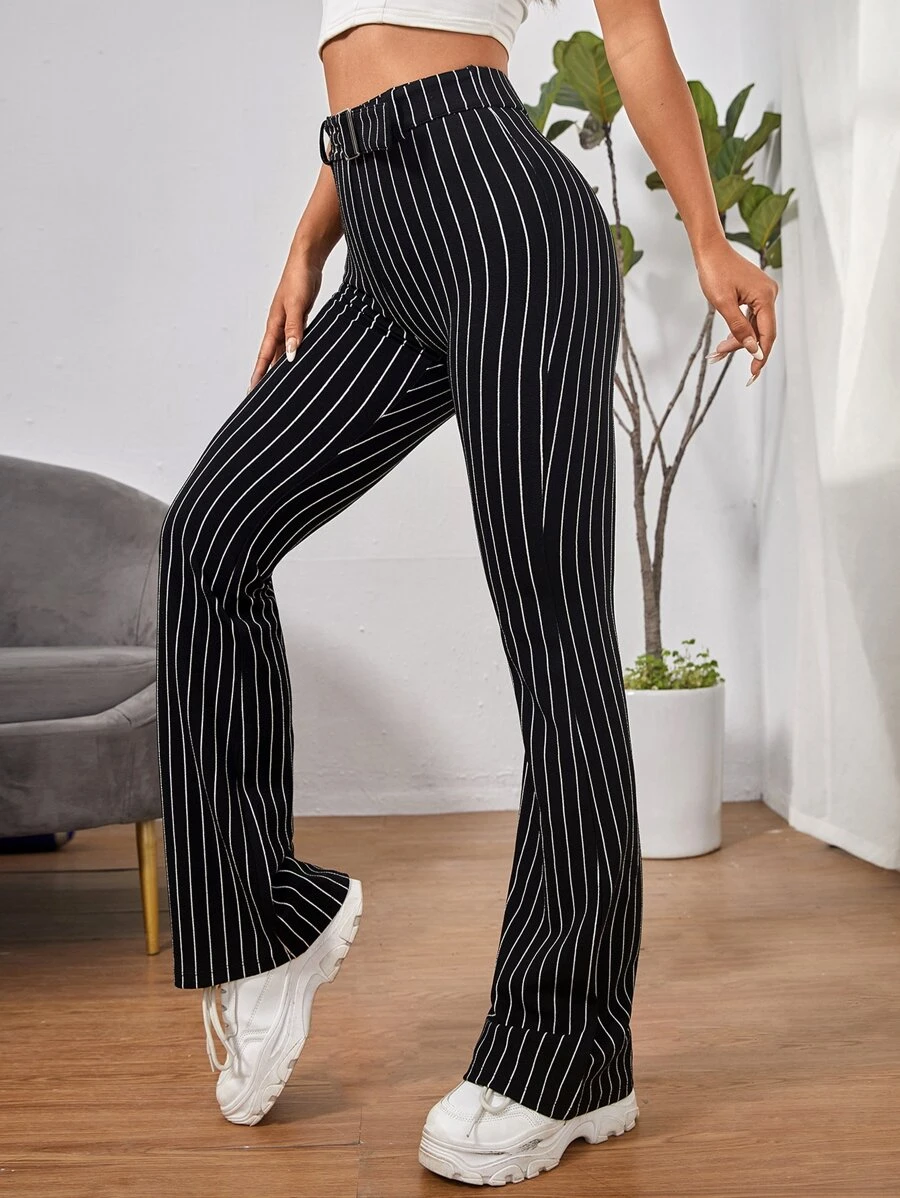 SHEIN EZwear Pantalones acampanados de talle alto de rayas con cinturón