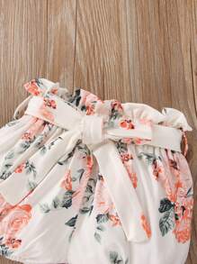 嬰兒花卉圖案和愛心圖案荷葉邊連身背心和附腰帶短褲和髮箍