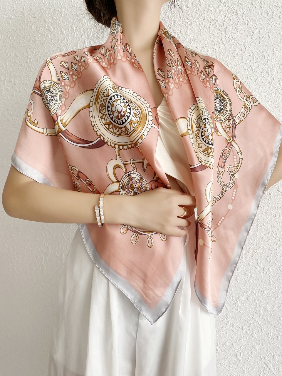 1pc Chain Print Bandana Women Square Scarf Fashion Head Scarf Bandana,Hair Band,Head Band Ideal For Dressing Up Your Look