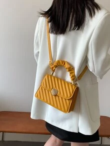 Túi vuông có dây đeo trang trí bằng kim loại chần - Màu vàng - Xem 3