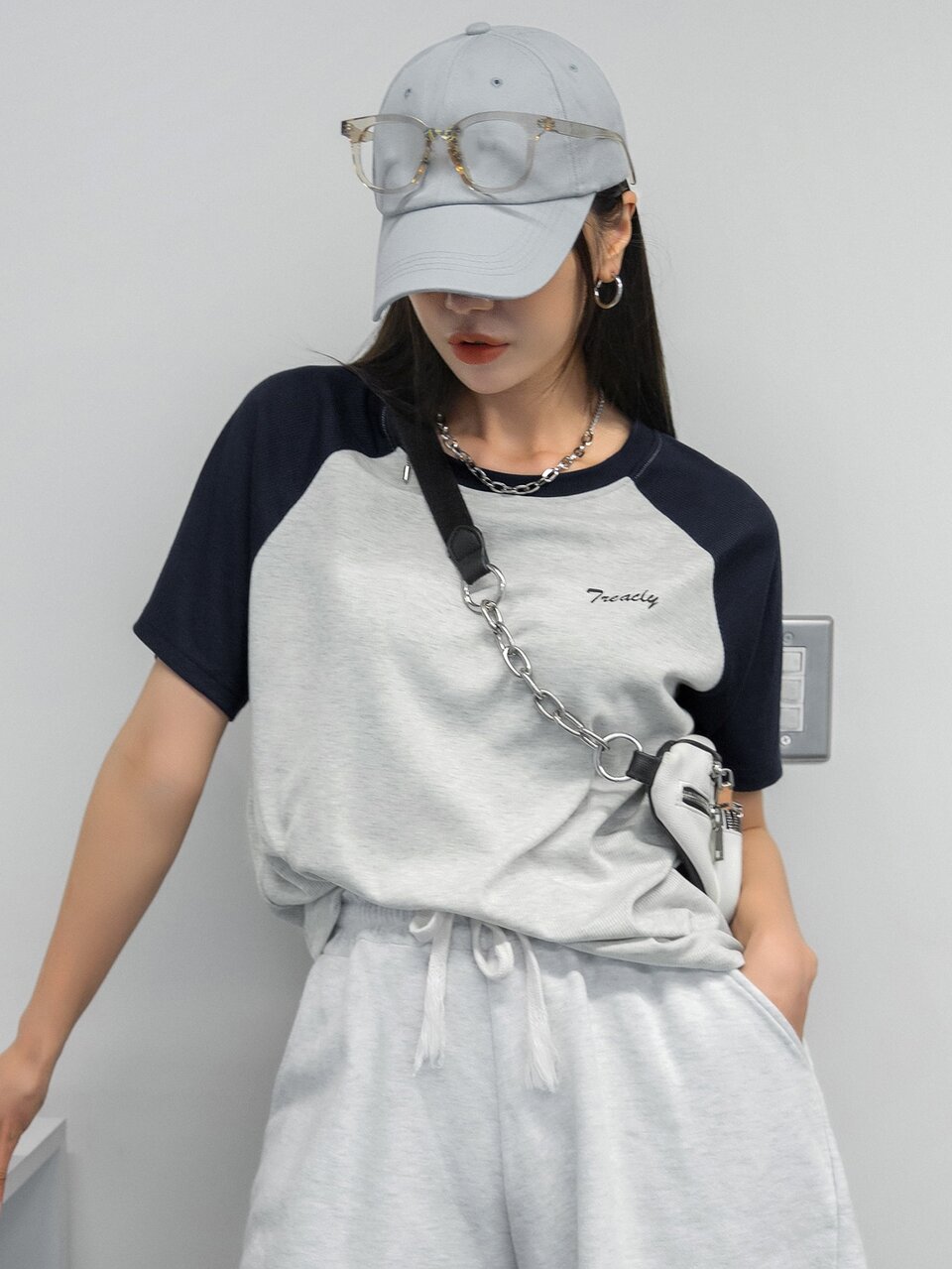 Letter Graphic Colorblock Raglan Sleeve Tee