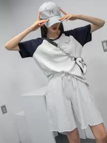 DAZY Đồ họa Chữ cái Khối màu Tay Raglan Áo thun - Màu Xám nhạt - Xem 3