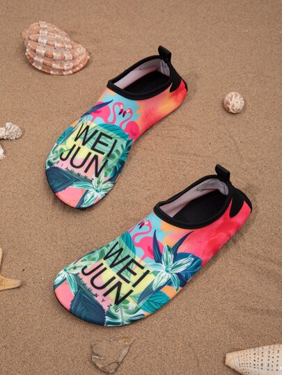 トロピカル ＆ 文字グラフィック スリップオン アクアソックスの画像