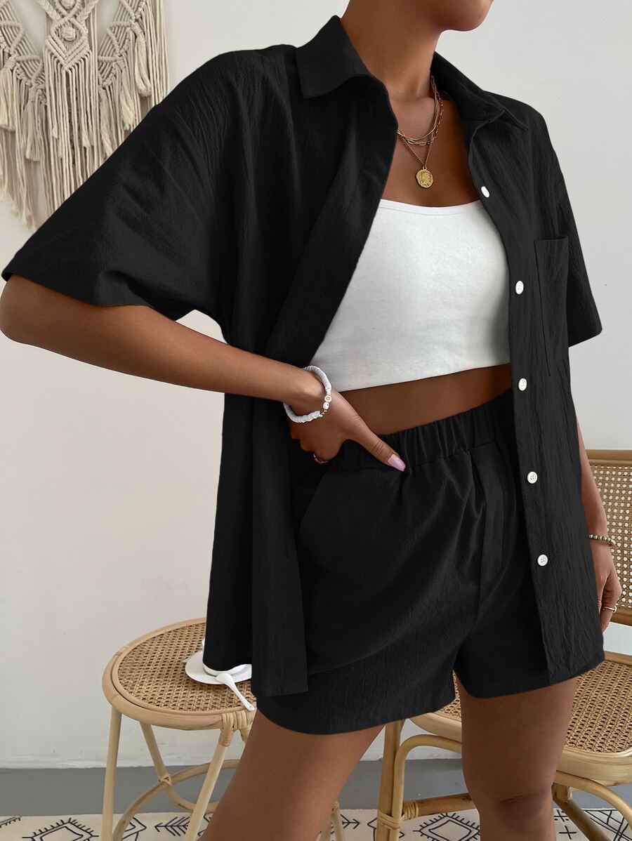 Shorts con blusa unicolor con parche de bolsillo de hombros caídos - Negro - Ver 1