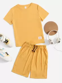 SHEIN 男孩字母貼布T恤和抽繩短褲套裝 - 黃色 - 查看 1
