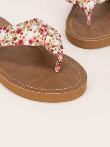 SheIn VCAY Ditsy Floral Graphic Flip Flops - Multicolor - View 4