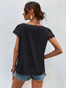 SHEIN Unity Camiseta con encaje en contraste de manga de cuello con abertura de ojo - Negro - Ver 2
