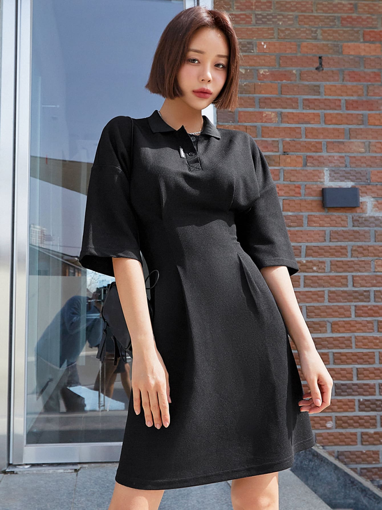 DAZY Cổ Polo Uốn nếp Thả vai Đầm - màu đen - Xem 1