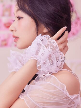 Kawaii قفازات دانتيل زهري مقلم بكشكش