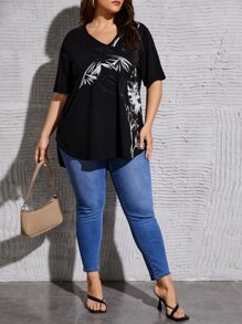EMERY ROSE Plus V-neck Floral Print Tee - Black - View 4