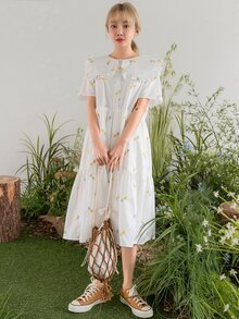 DAZY Vestido floral cuello marinero con botón delantero bajo con fruncido - Blanco - Ver 4