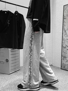 Manfinity 男款休閒圖形印花運動長褲，斜袋款式 - 灰色 - 查看 2