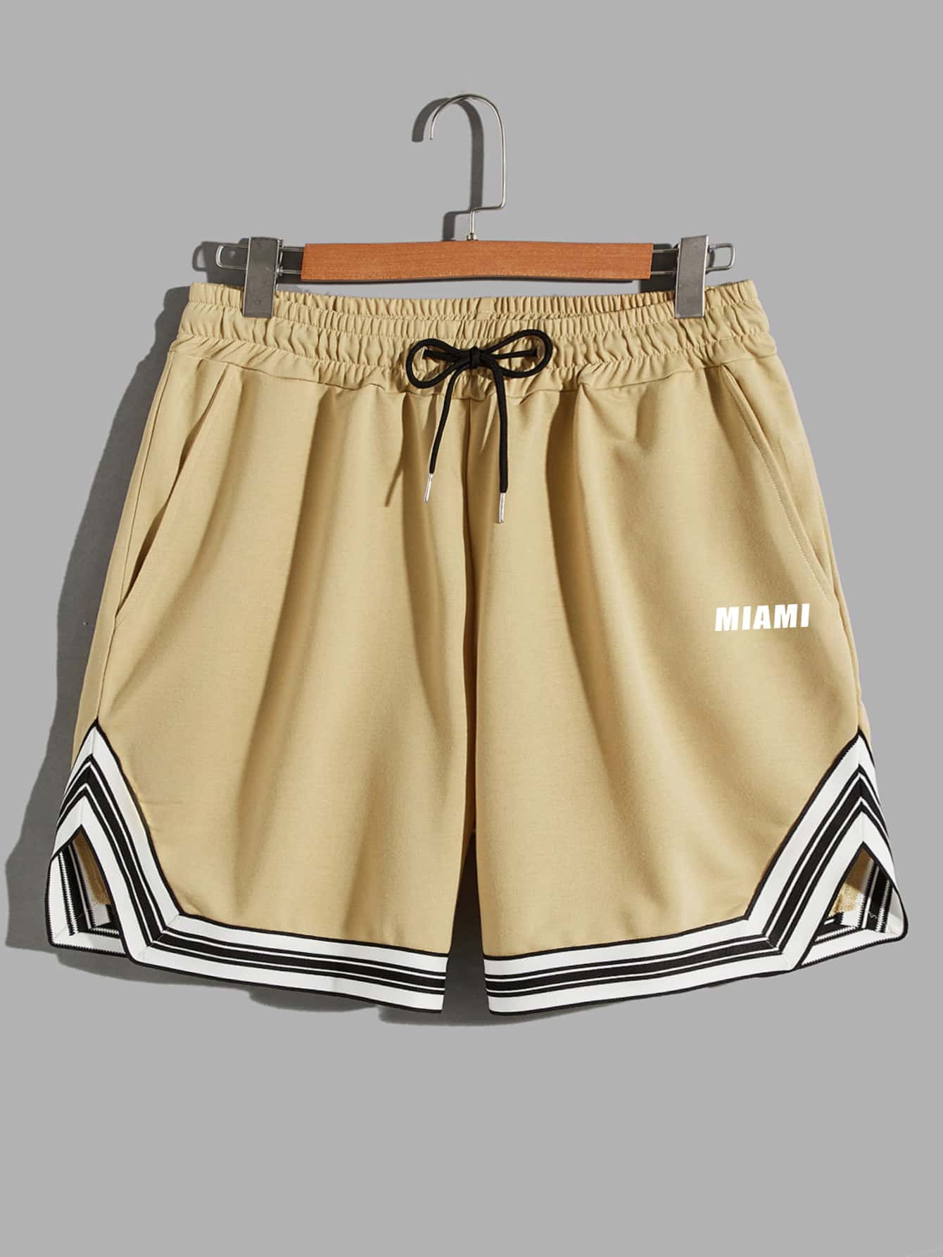 Manfinity Sporsity Men Letter Graphic Striped Trim Drawstring Waist Shorts