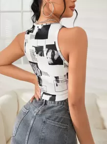 SHEIN ICON Slogan & Figure Graphic Rib-Knit Crop Tank Top - Black and White - View 2