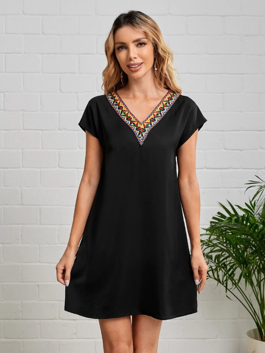 EMERY ROSE Vestido túnico geométrico ribete de manga murciélago - Negro - Ver 1