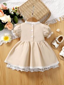 嬰兒拼接水溶蕾絲荷葉邊泡泡袖連衣裙