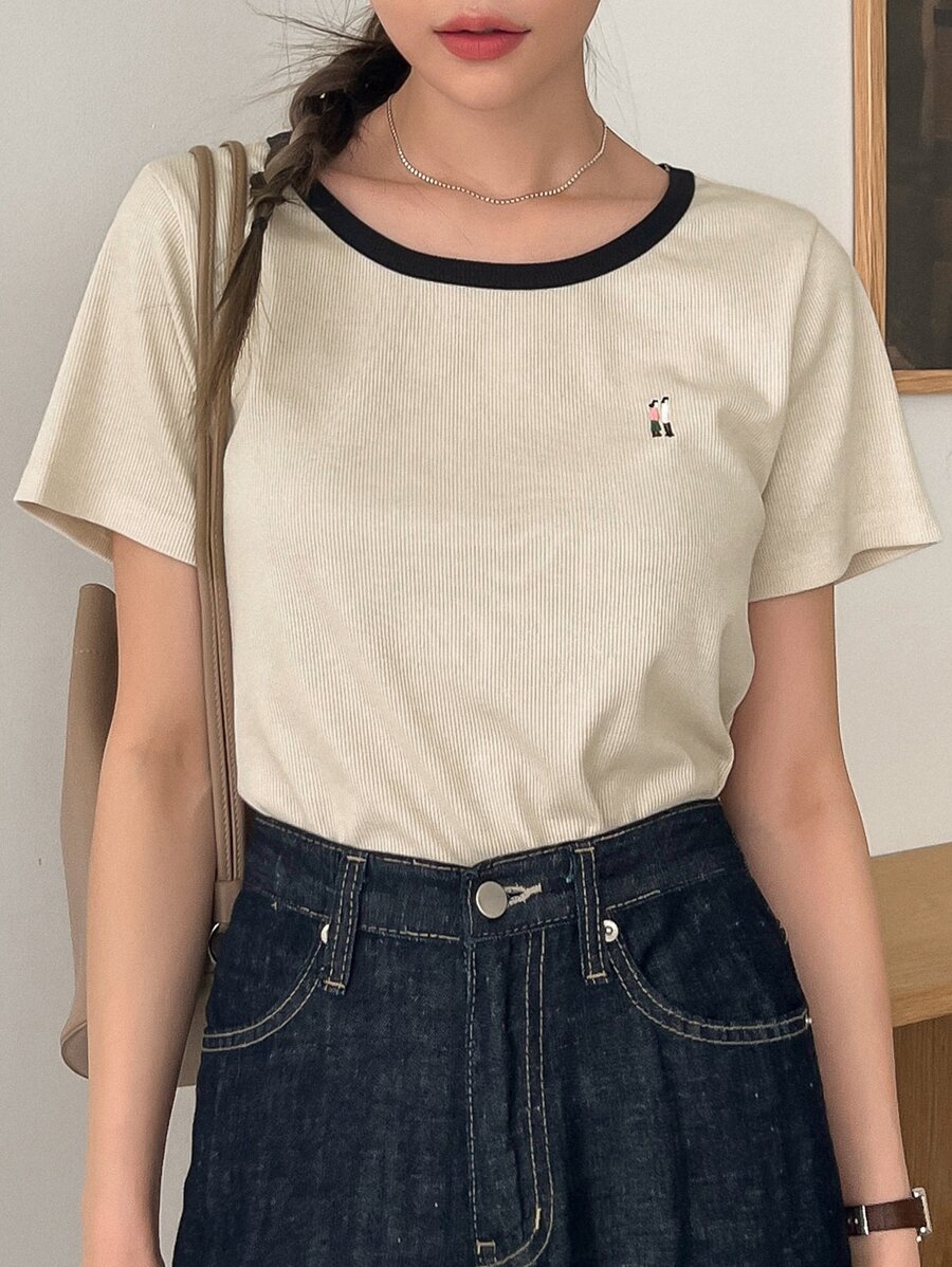 DAZY 人物刺繡鑲邊T恤 - 杏色 - 查看 1