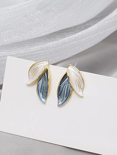 أقراط تصميم ورقة شجر