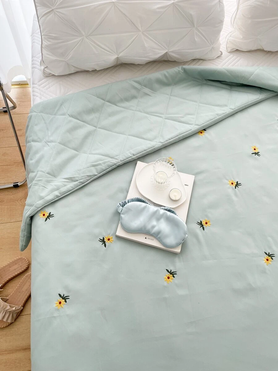 Flower Embroidered Quilted Bedspread - Green - View 1
