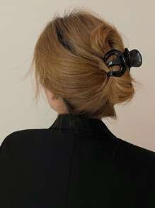 Minimalist Hair Claw - Black - View 1