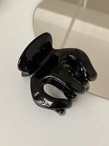 Minimalist Hair Claw - Black - View 3