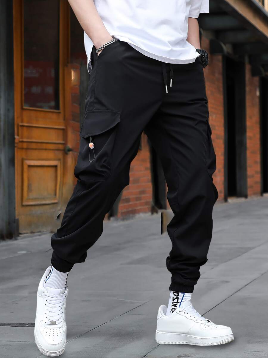 Manfinity 男士翻蓋口袋腰部抽繩工裝褲 - 黑色 - 查看 1