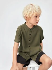 SHEIN 男孩小高領前紐扣襯衫和短褲套裝 - 軍綠色 - 查看 1