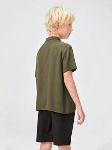 SHEIN 男孩小高領前紐扣襯衫和短褲套裝 - 軍綠色 - 查看 2