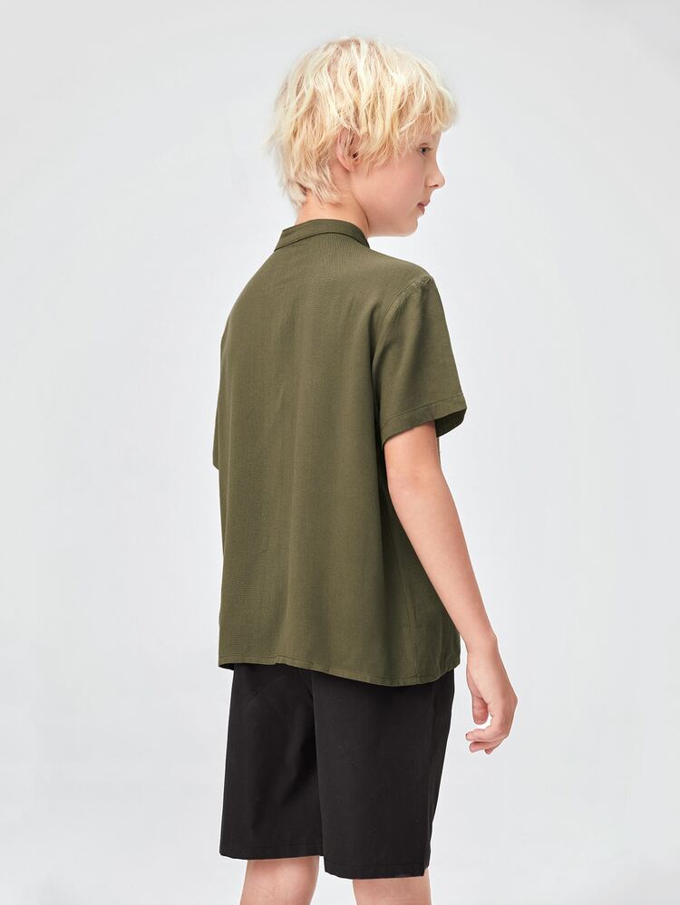 SHEIN 男孩小高領前紐扣襯衫和短褲套裝 - 軍綠色 - 查看 2