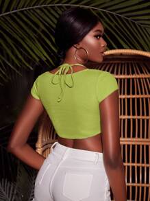 SHEIN X Kimberly Loaiza 前扭結素色短款上衣