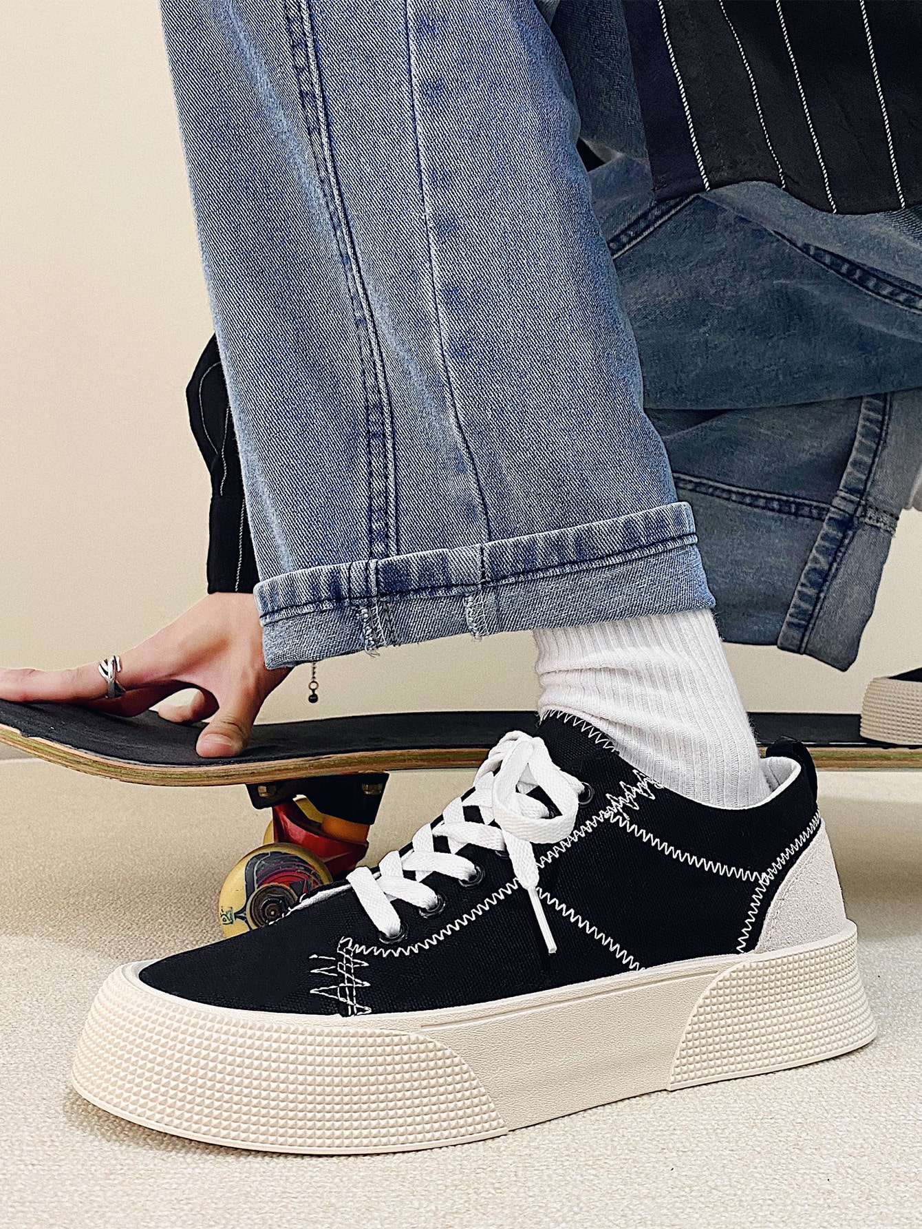 男性 ステッチ詳細 レースアップフロント キャンバスシューズ