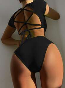 SHEIN Swim Conjunto de bikini unicolor Camiseta de manga corta con cordones en la espalda y traje de baño de 2 piezas con parte inferior de talle alto con cordón - Negro - Ver 2