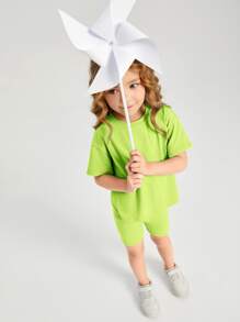 SHEIN Kleines Mädchen Neon Limone Drop Schulter Top & Biker Shorts Set