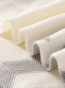 1 件 V 形图案婴儿襁褓毯 情人节爱心款