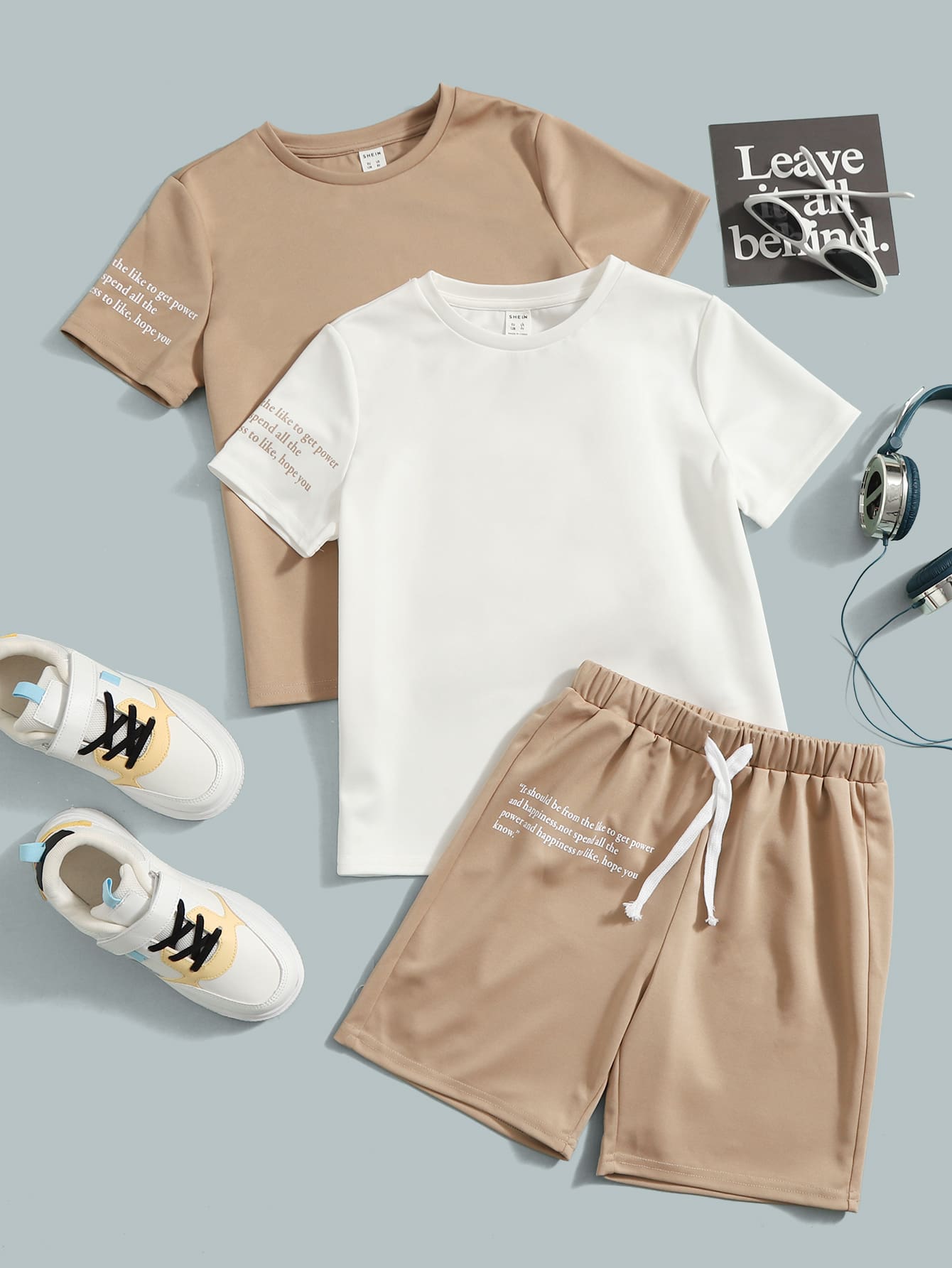 SHEIN 男孩3入組標語圖案T恤和腰部抽繩運動短褲 - 彩色 - 查看 1