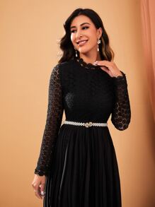 Modelyn Contrast Guipure Lace Pleated Hem Dress Without Belt - Black - View 5