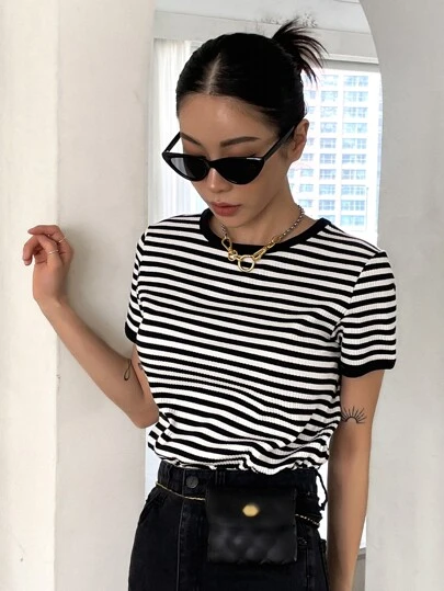 DAZY 條紋對比邊條tee