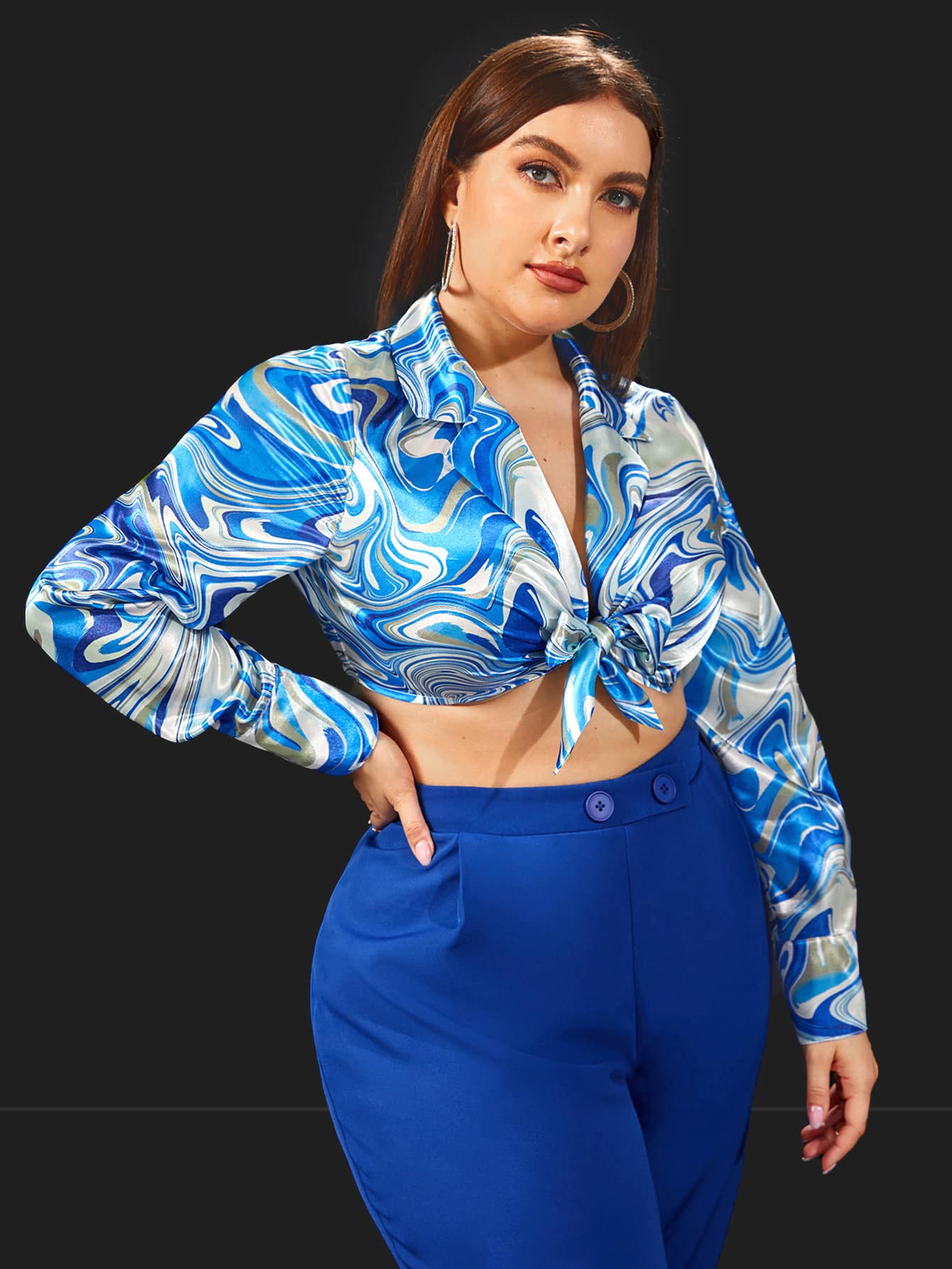SHEIN 大碼大理石圖案前打結短款緞面襯衫 - 彩色 - 查看 1