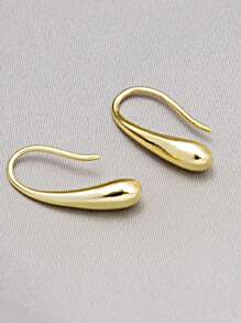 Minimalist Metal Earrings - Yellow Gold - View 4