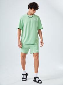 Manfinity VCAY 宽松版落肩字母图案T恤一件装和短裤一件装，情侣套装 - 薄荷綠 - 查看 5
