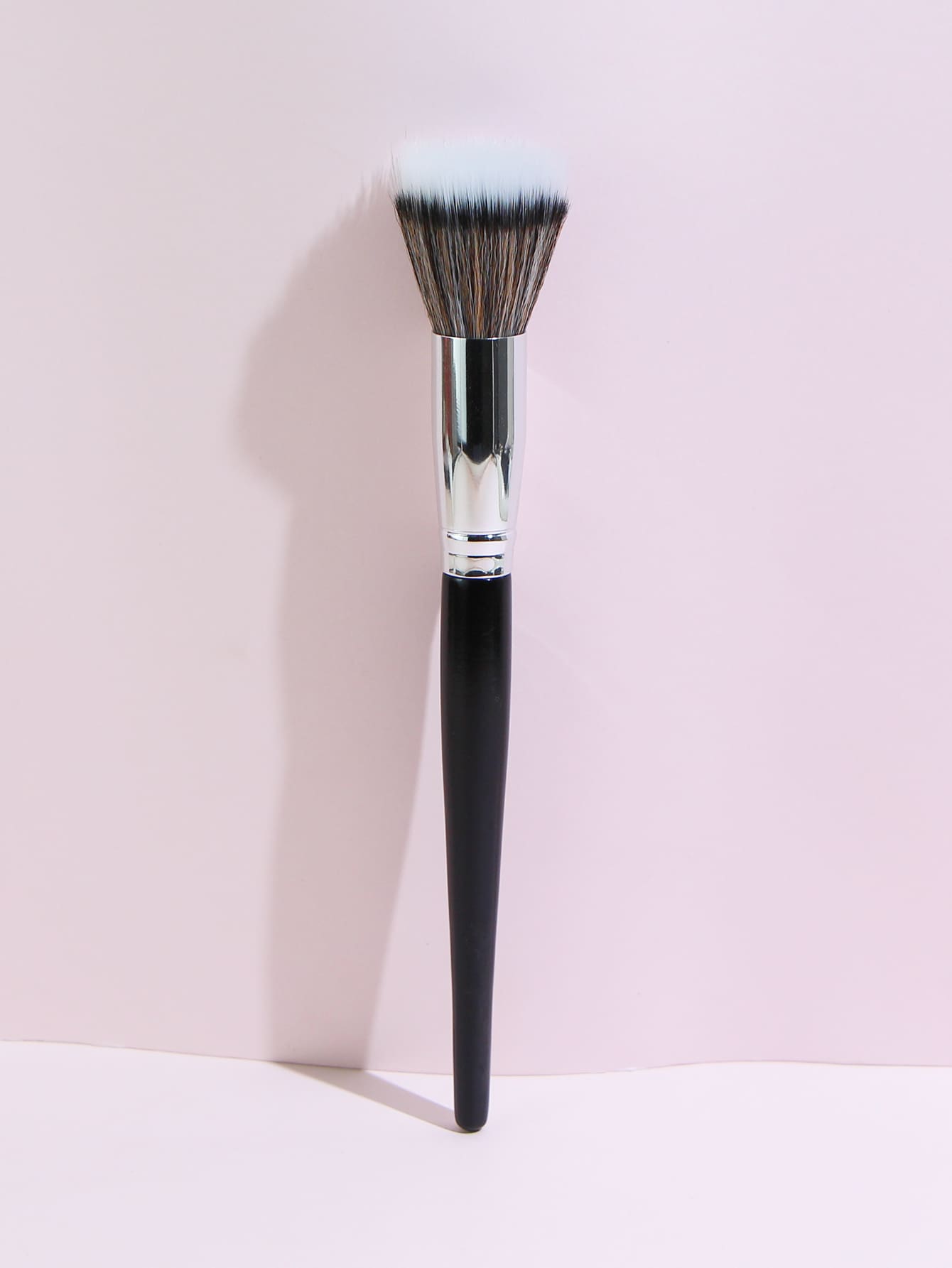 1支黑色腮红刷，简约时尚，适合日常使用，可作粉底刷、遮瑕刷、腮红刷、修容刷、古铜粉刷、散粉刷等，赠品 - 黑色 - 查看 1