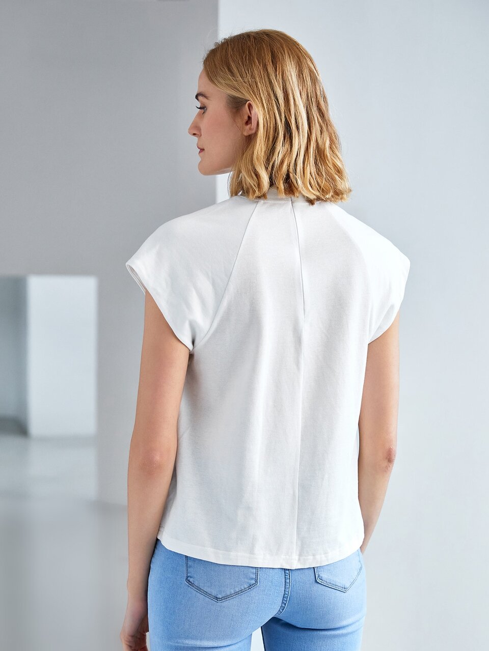 RAGLAN SLEEVE T-SHIRT
