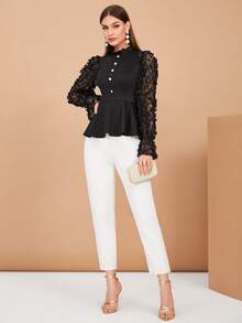 Modelyn Top aplique floral bajo con fruncido ribete fruncido - Negro - Ver 3