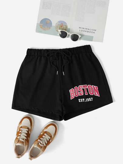 بنطلون قصير بطباعة أحرف بربطة خصر مقاس كبير