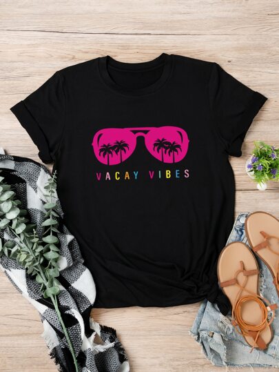 Camiseta con estampado de letra y de árbol