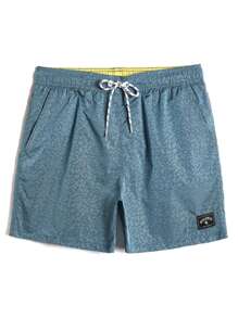 Manfinity Hombres Shorts de natación con estampado con parche de letra - Neblina azul - Ver 1