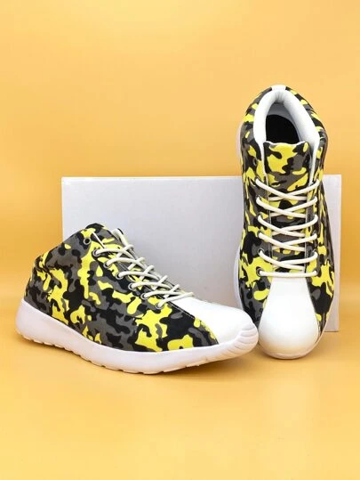 Men Camo Graphic Lace-up Front Basketball Shoes