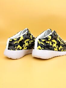 Men Camo Graphic Lace-up Front Basketball Shoes - Multicolor - View 5