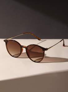 1 Pair Women's Casual Plastic Leopard Print Round Glasses, Suitable For Tropical Beach Vacation, A Beach Accessory For Women, Can Be Matched With Sweaters, Jeans, Sweatpants, Hoodies, Jackets, Dresses, And Long-Sleeved Shirts, Fashionable And Versatile, Elegant And Suitable For Family Outings, Travel Vacations, Summer Beach Trips, Outdoor Activities, And More. - Brown - View 3